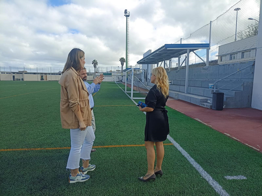 El Ayuntamiento invierte 39.000 euros en la nueva cubierta del campo de fútbol de Costa Ayala