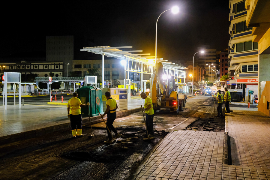 El Ayuntamiento reordena el tráfico en calles del barrio de Triana por tareas de asfaltado