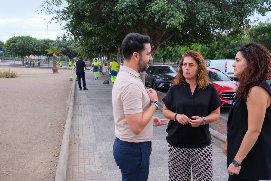 El Ayuntamiento traslada las  actuaciones conjuntas de Limpieza y Parques y Jardines al barrio de Siete Palmas