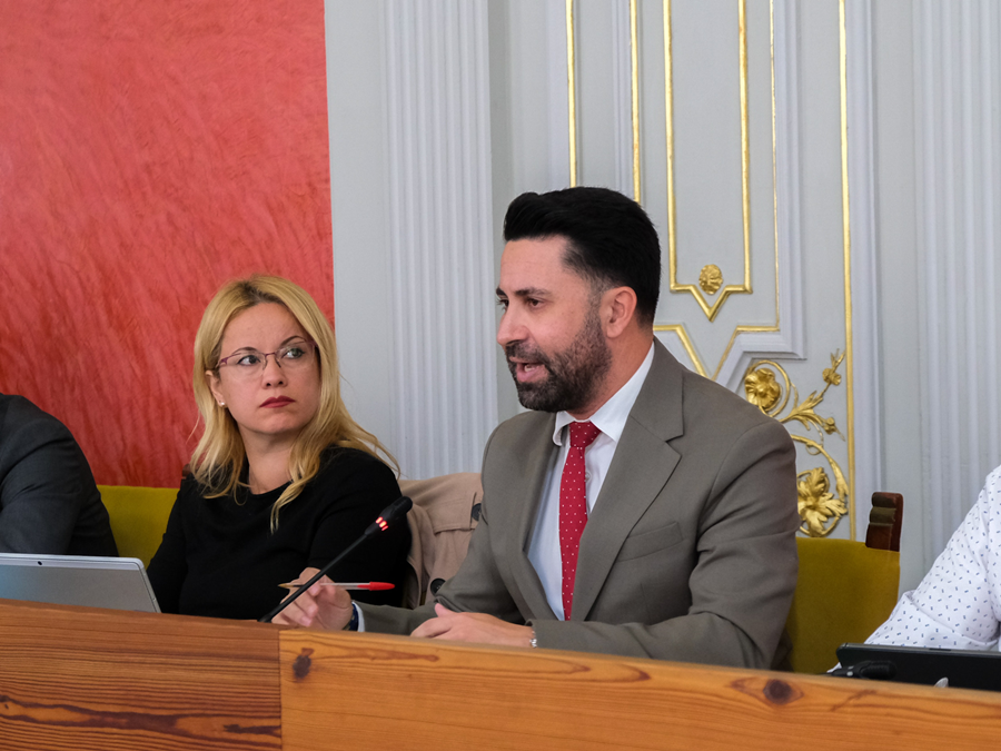 El Pleno aprueba la ampliación del contrato para el servicio de recogida de residuos sólidos urbanos de 5 a 8 años