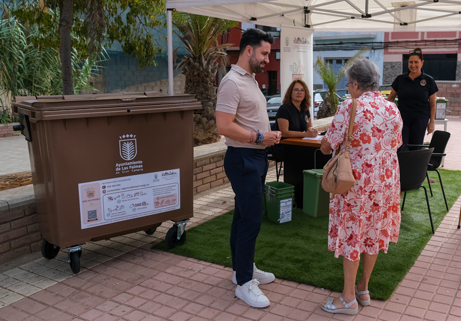 El Ayuntamiento implanta en el barrio de Las Coloradas el quinto contenedor
