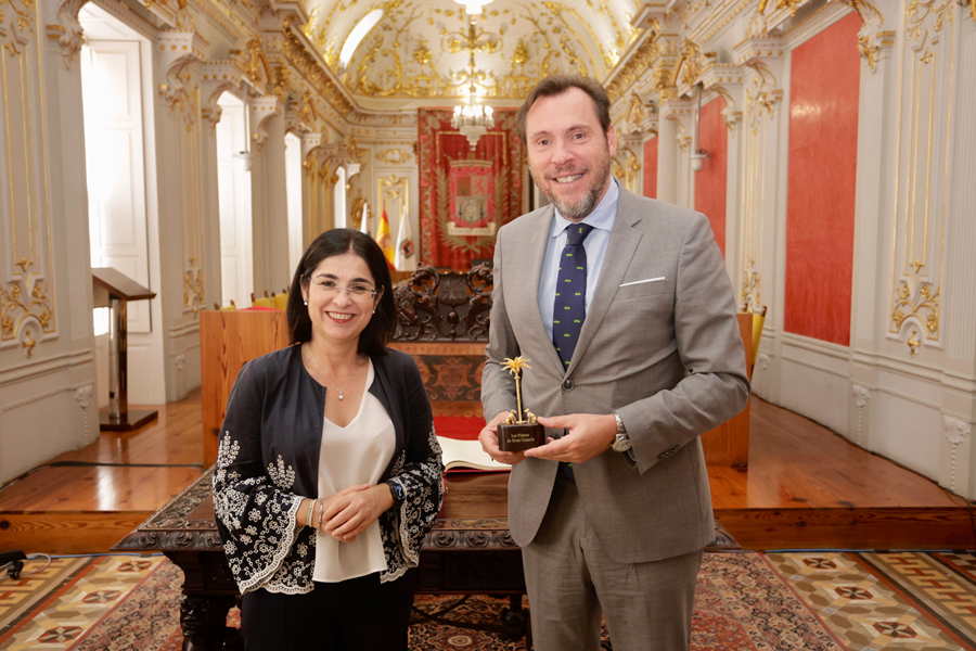 La alcaldesa recibe en las Casas Consistoriales al ministro de Transportes y Movilidad Sostenible