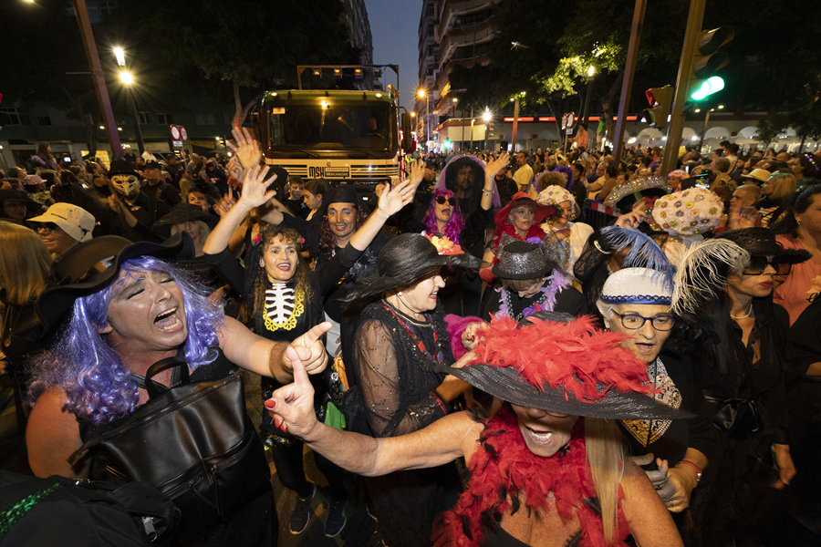 Un espectáculo de 230 drones despide al Carnaval y descubre la alegoría de 2025