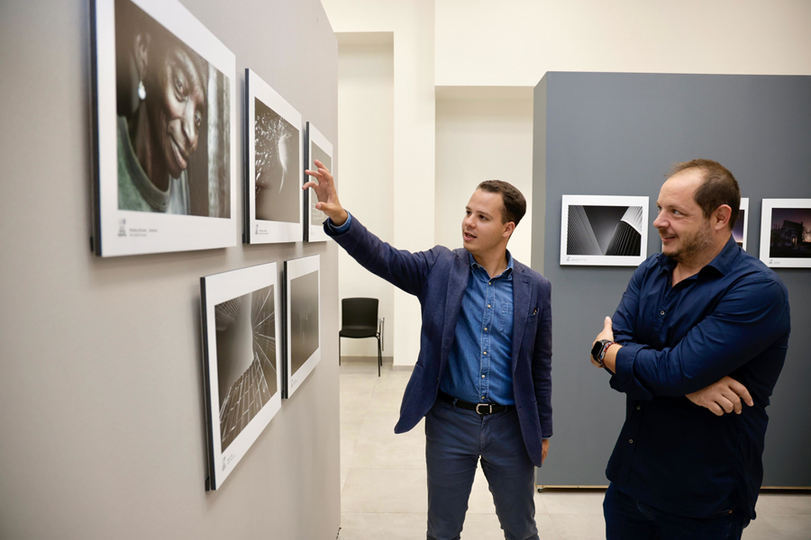 La obra «Extraños», de Mario Pereda Berga, gana el 12º Premio de Fotografía Ciudad de Las Palmas de Gran Canaria