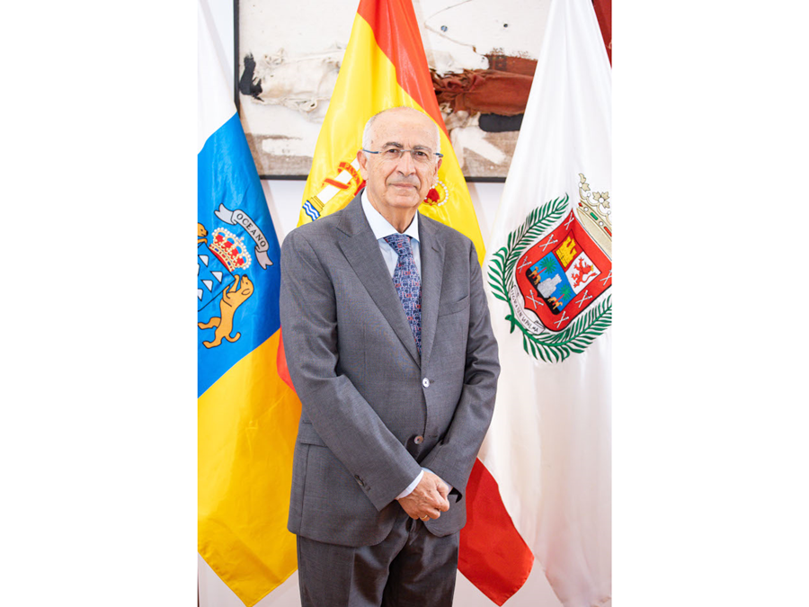 El Gobierno de España condecora a Francisco Hernández Spínola con la Gran Cruz de la Orden del Mérito Civil