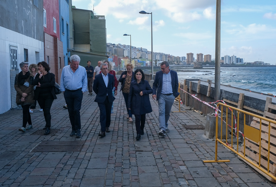 Darias aborda con el secretario de Estado de Medio Ambiente la afectación de los fenómenos marinos en San Cristóbal