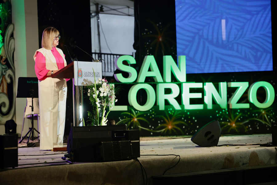 Inmaculada Medina destaca el compromiso vecinal del barrio en el pregón de las Fiestas de San Lorenzo