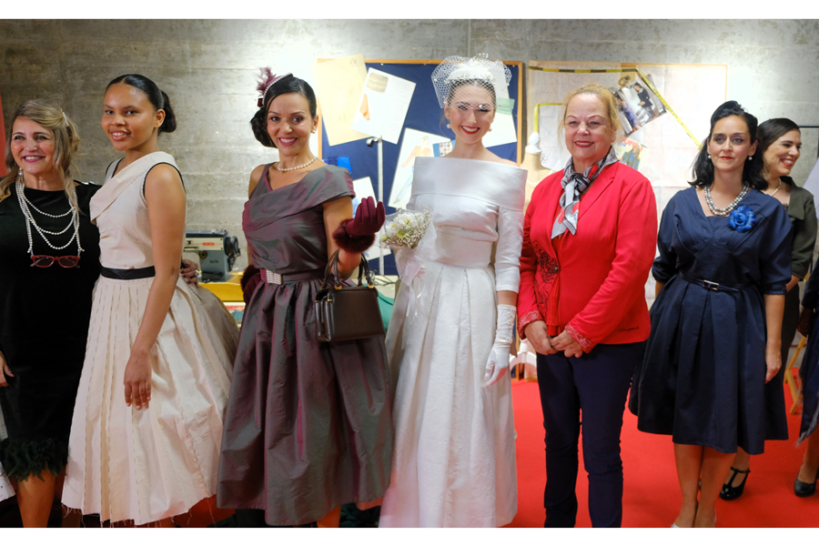 Un total de 13 diseños rememoran la moda y la elegancia de los años 40 en el Centro Cultural Pepe Dámaso