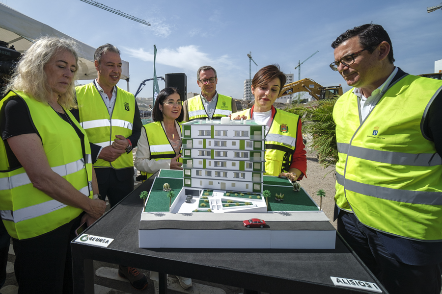 Darias destaca la colaboración con el Gobierno de España y el Gobierno de Canarias para construir más de 1.000 viviendas públicas en régimen de alquiler