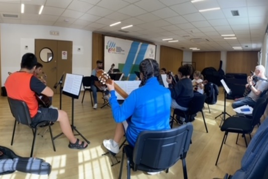 La Escuela Municipal de Educación Musical ofrece una audición de guitarra en el Centro Cívico La Ballena
