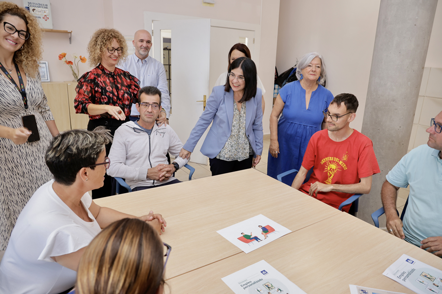 La alcaldesa Darias conoce los proyectos de inclusión social y laboral de la Asociación ADEPSI