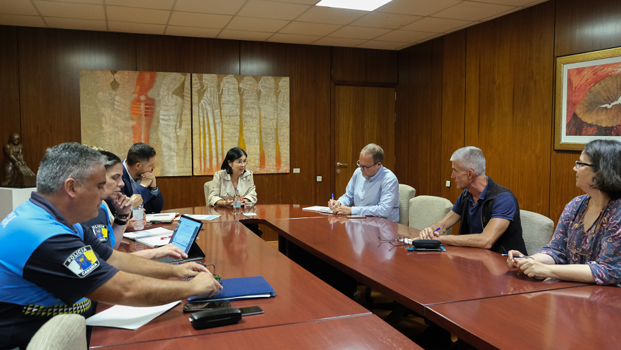 La alcaldesa Darias preside la reunión del dispositivo especial para la ¿Vuelta al Cole 2024¿ (1)