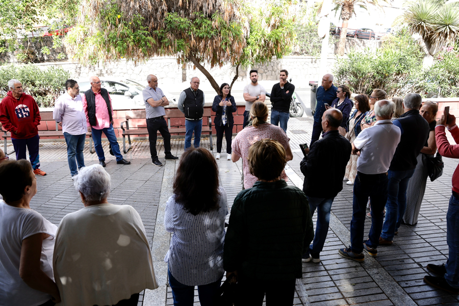 La alcaldesa recorre junto a vecinos y vecinas el Barranquillo Don Zoilo