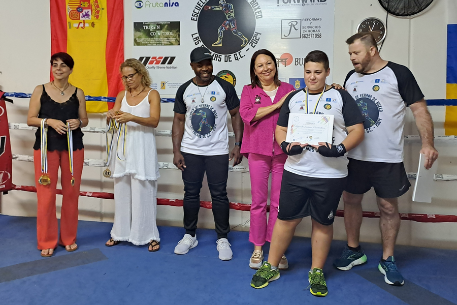 El Ayuntamiento fomenta la práctica deportiva en los jóvenes a través del boxeo