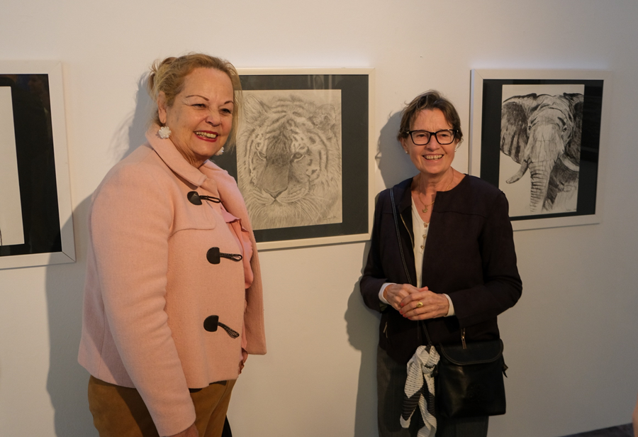 Las Casas Consistoriales acogen la exposición 'Transitando el dibujo'