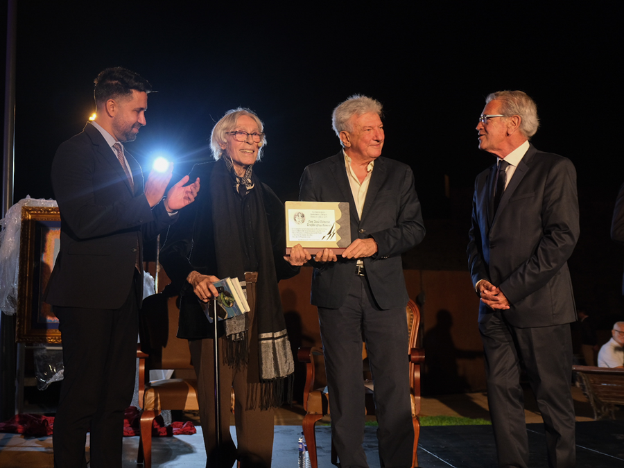 Las Fiestas de La Naval dan comienzo con el pregón del artista Pepe Dámaso