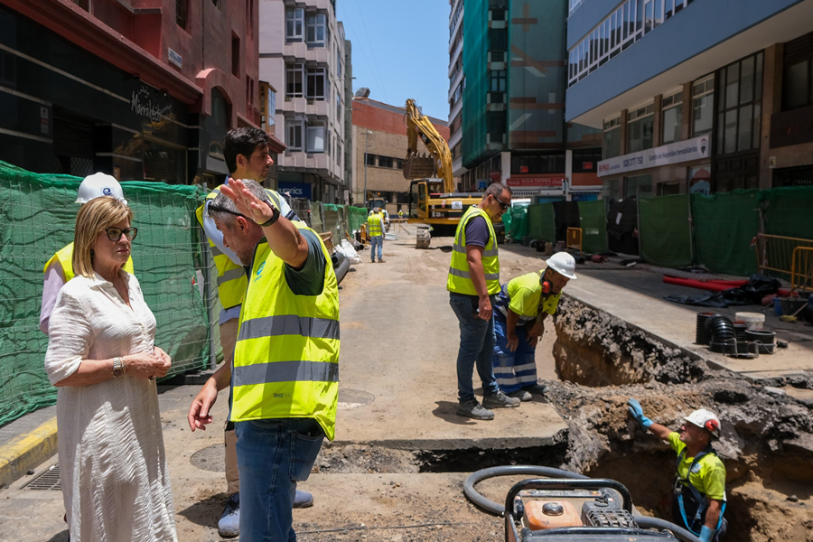 Se duplican los trabajos para agilizar las obras de la red de saneamiento en la calle Juan Manuel Durán