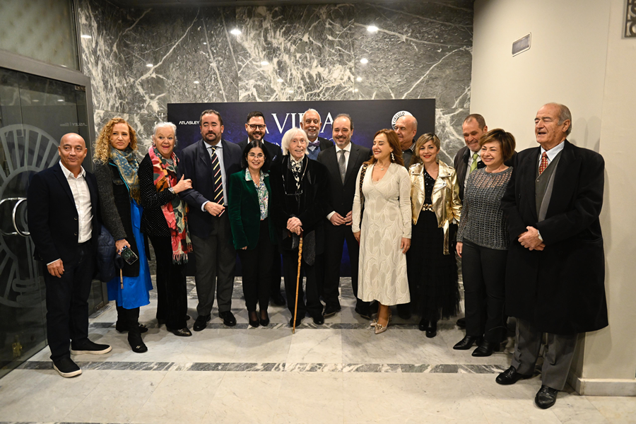 La alcaldesa asiste en Madrid a la presentación del documental sobre Pepe Dámaso «La vida en lienzo»