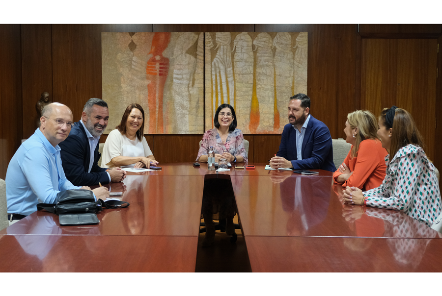 La alcaldesa Darias mantiene un encuentro con Cecapyme