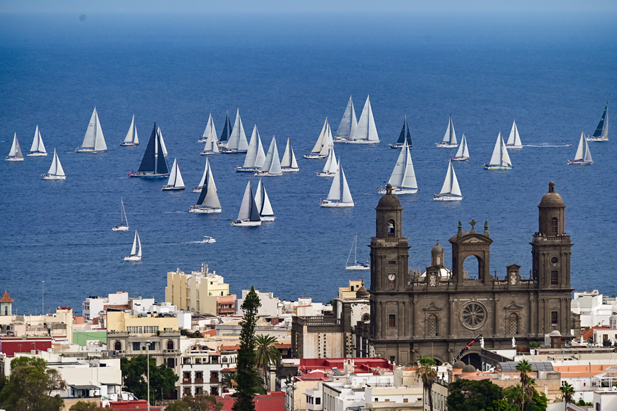 La 39 regata ARC se despide de Las Palmas de Gran Canaria con 142 veleros rumbo a la isla caribeña de Santa Lucía