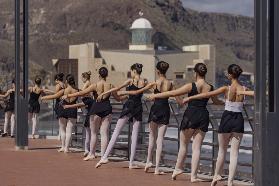 Una «Megabarra» de ballet para celebrar el Día Internacional de la Danza en Las Canteras