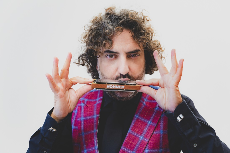 La Banda Sinfónica Municipal de Música arropa a la genial armónica de Antonio Serrano en dos conciertos en Miller