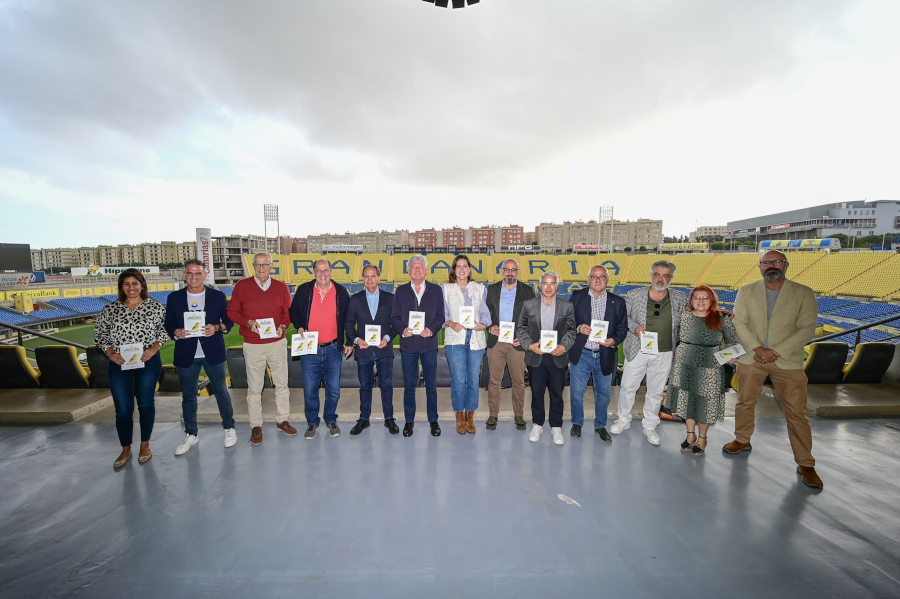Las Palmas de Gran Canaria presenta su primera guía turística para la afición futbolera