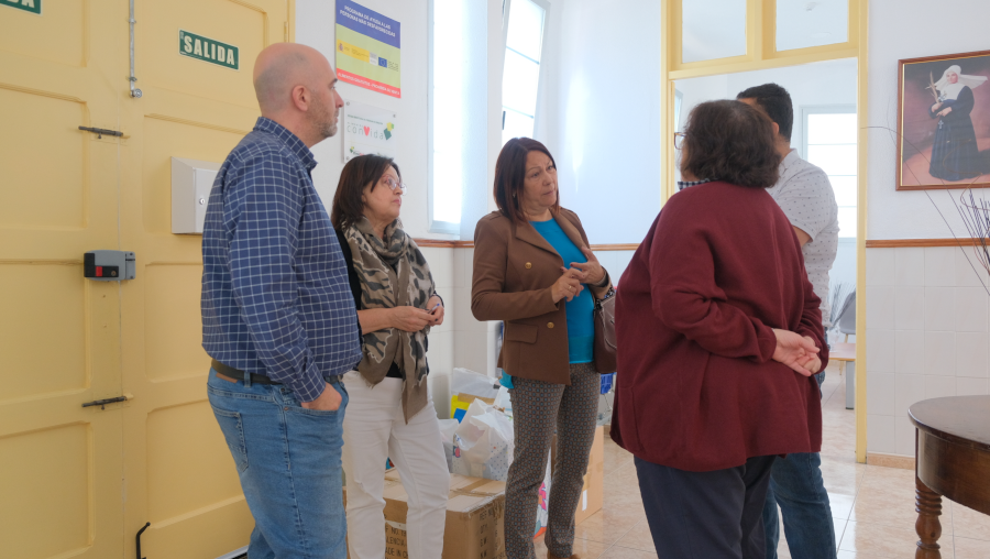 El Ayuntamiento y Casa de Galicia entregan juguetes y equipos educativos a los Centros de Día para Menores y a la Comunidad Sor Lorenza