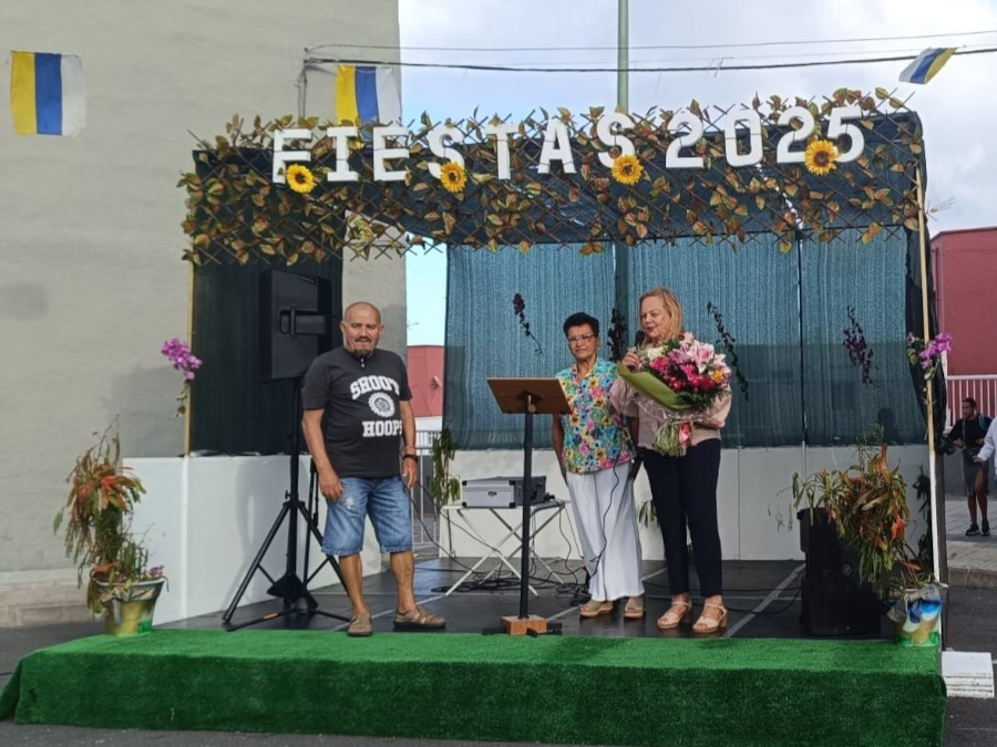La concejala Nina Santana abre las fiestas de El Lasso con un pregón que pone en valor la historia y el orgullo del barrio