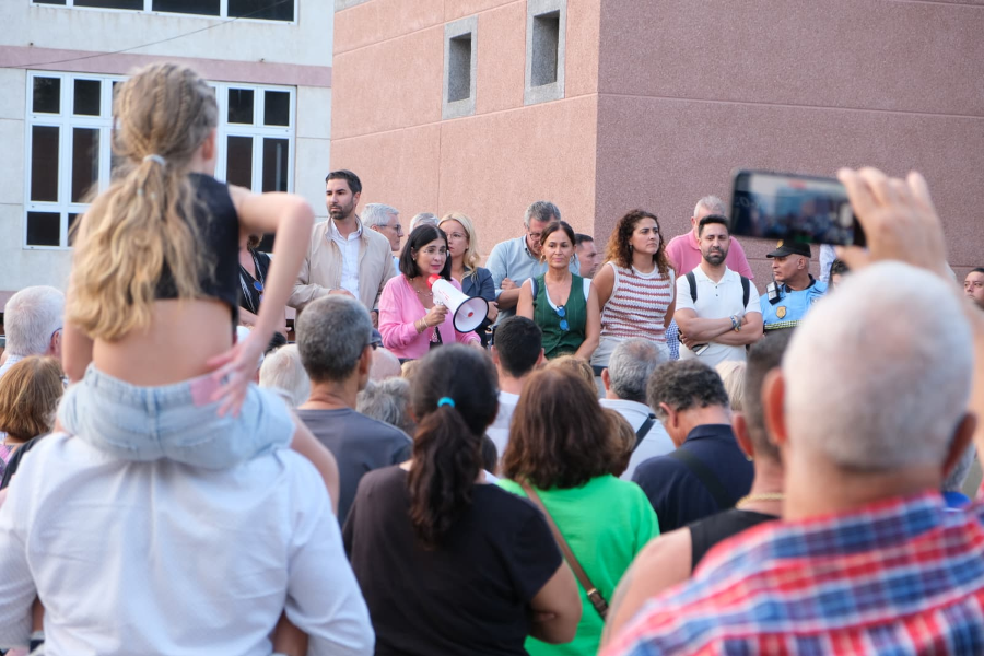 Darias asegura durante el encuentro con vecinos y vecinas de Las Torres que las casas se mantendrán como están