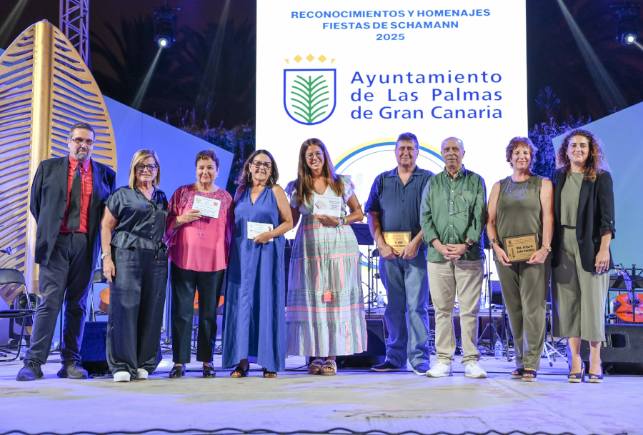 Las Fiestas de Los Dolores homenajean a una decena de vecinos y vecinas que han contribuido a la mejora del barrio de Schamann