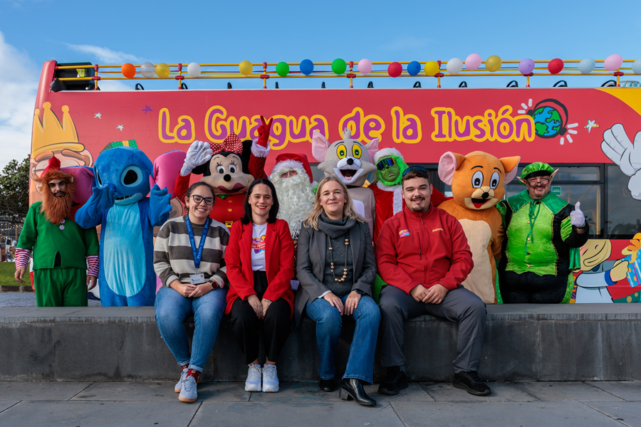 El Ayuntamiento y la Guagua Turística ponen en marcha la campaña solidaria 'La Guagua de la ilusión'