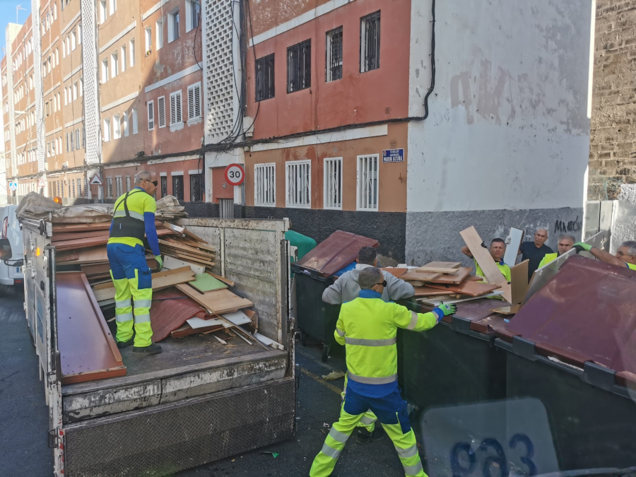 El Ayuntamiento retira más de 4.000 kilos de residuos en vertidos del barrio de San Francisco