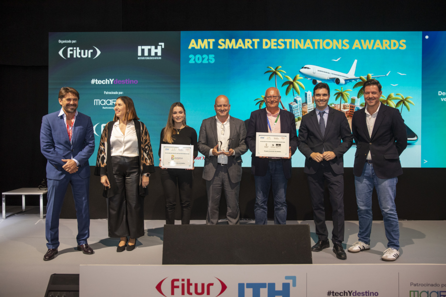 El Ayuntamiento recibe en FITUR el premio Smart Destinations por la gestión inteligente del destino