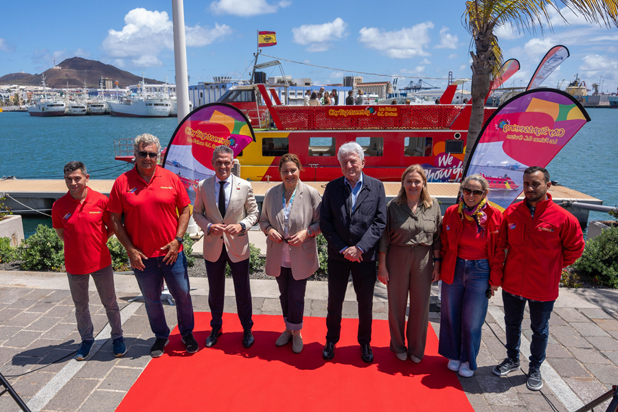 Las Palmas de Gran Canaria estrena paseos en barco por el litoral como experiencia para mirar a la ciudad desde el mar