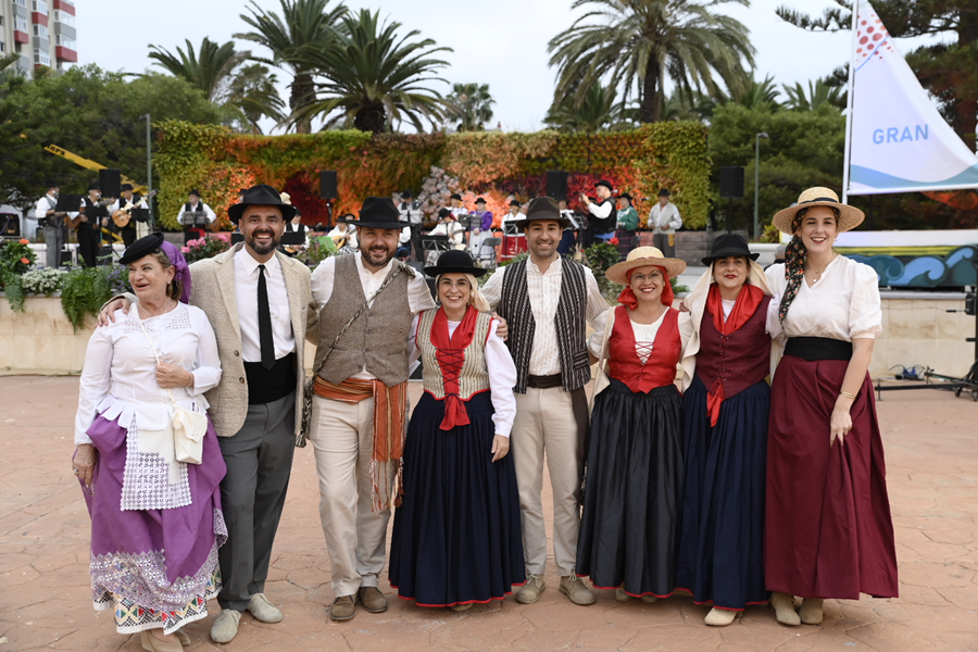 La ciudad celebra el Día de Canarias con gran éxito de participación en el II Baile de Taifas