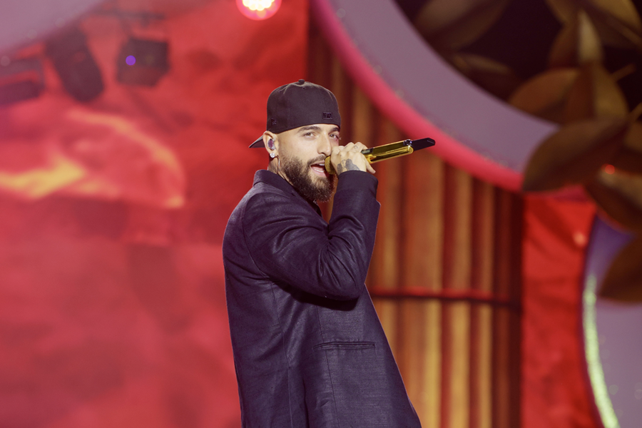 Maluma congrega a una multitud en el sprint final del Carnaval olímpico
