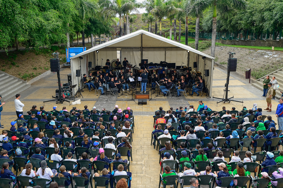 La Banda Sinfónica Municipal lleva a 700 alumnos al fascinante «Viaje de Siro»