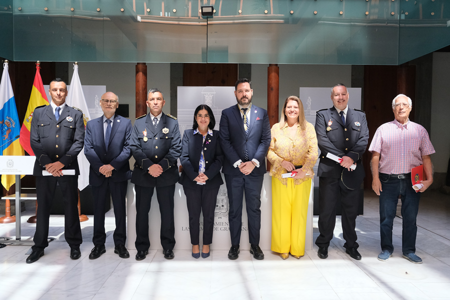 Darias agradece al cuerpo de Bomberos su ¿dedicación y el espíritu de servicio público¿ para proteger a la ciudadanía
