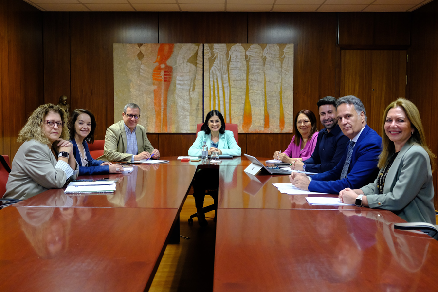Darias mantiene un encuentro con la Asociación de Empresarios de Mesa y López para compartir actuaciones de mejora en la zona