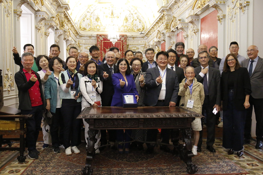 Darias recibe a una delegación coreana europea que celebrará en la ciudad el 75 aniversario de relaciones entre España y el país asiático