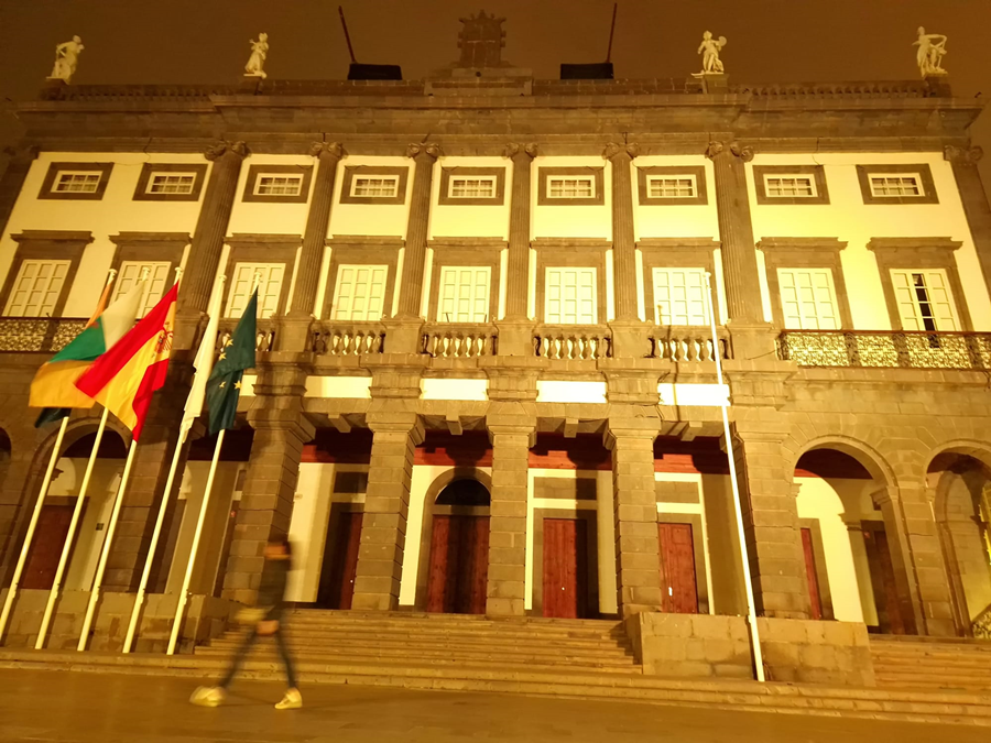El Ayuntamiento ilumina de dorado las Casas Consistoriales por el Día Internacional del Cáncer Infantil