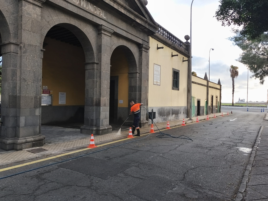 La Noche de Finados y la festividad de Todos Los Santos se desarrolla sin incidencias y con la recogida de 750 kilos de residuos