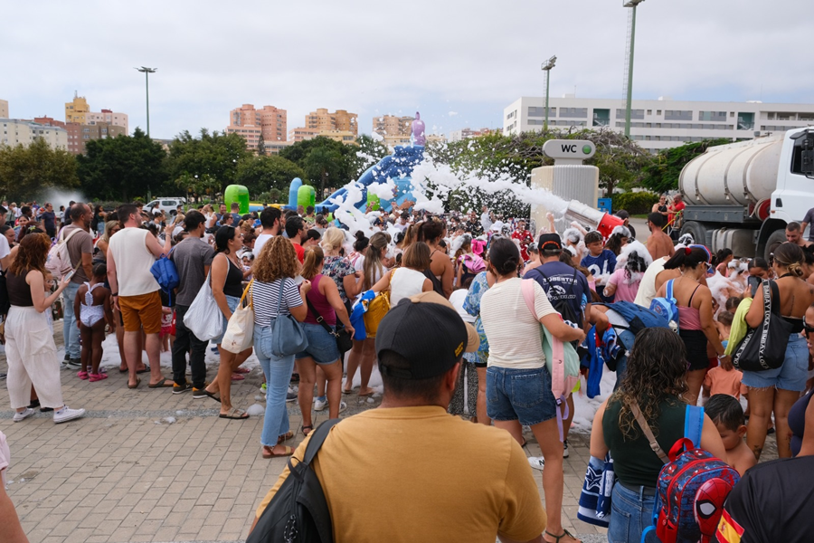 El Ayuntamiento celebra con éxito 'Ven a remojarte en Ciudad Alta' con juegos acuáticos infantiles en Las Rehoyas