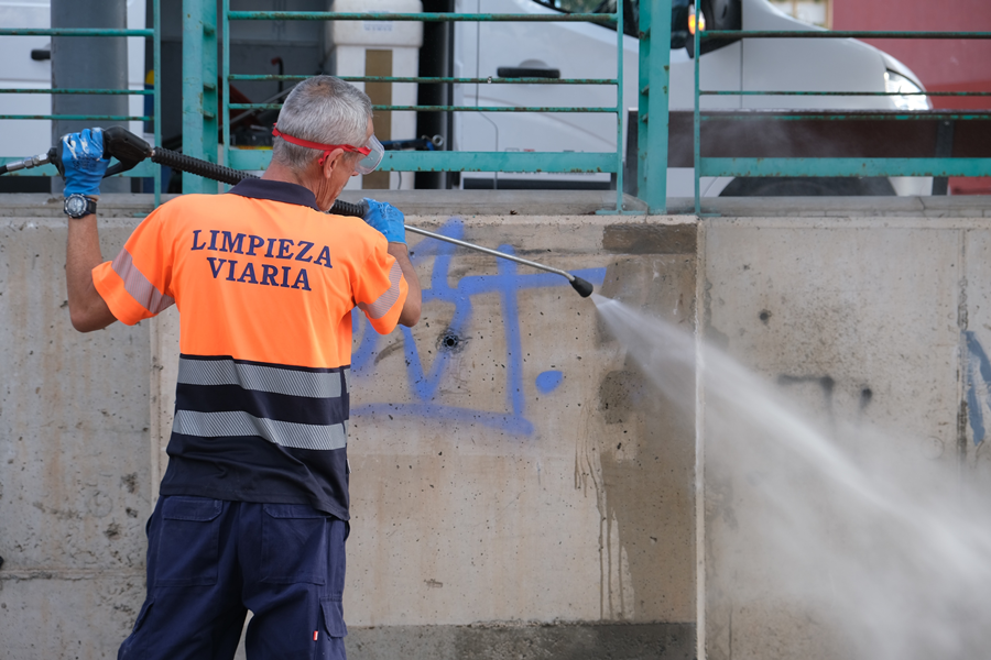 El Ayuntamiento implanta un plan especial para la eliminación de grafitis y pintadas en espacios públicos