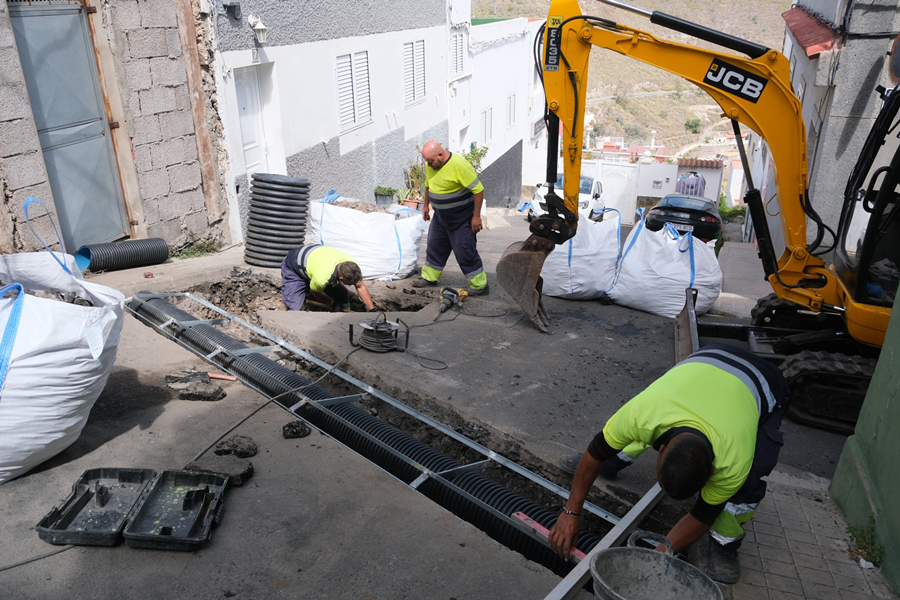 El Ayuntamiento inicia las obras para mejorar la red de saneamiento en el barrio de Tenoya