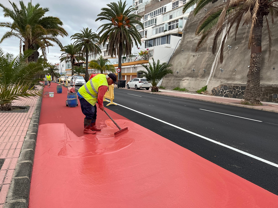 El Ayuntamiento inicia los trabajos de repavimentación de los carriles bici de Paseo de Chil y León y Castillo