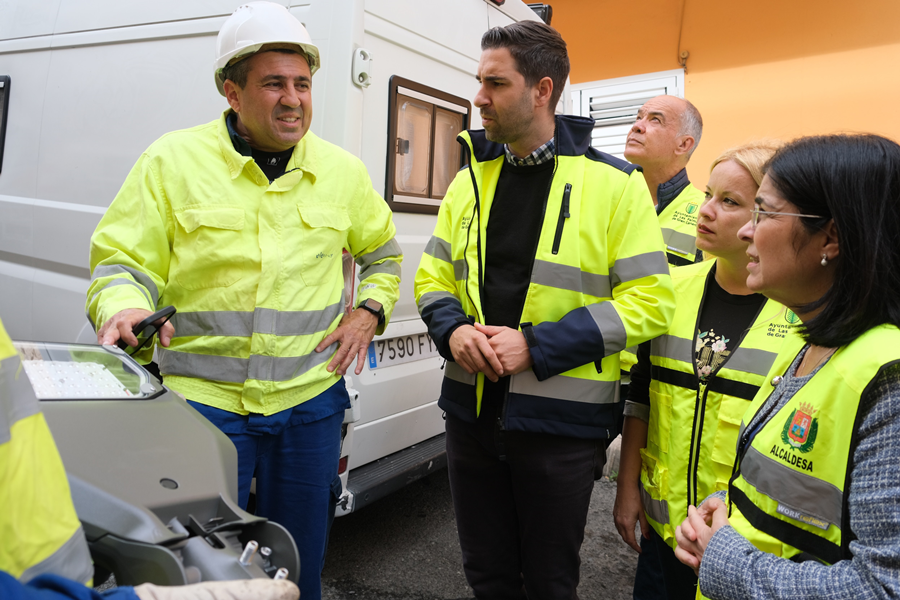 El Ayuntamiento instala 115 farolas led en el barrio de Piletas y reduce el consumo de energía en un 84%