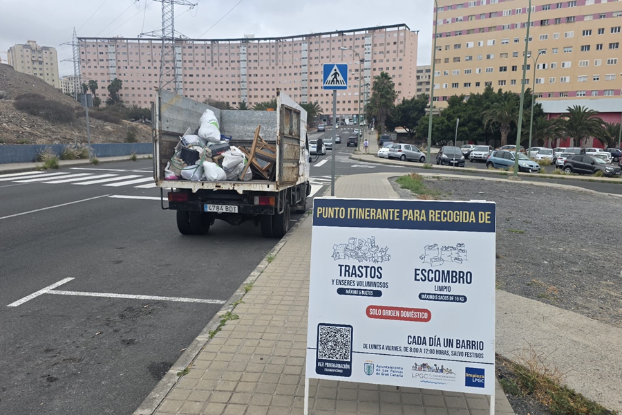 El Ayuntamiento instala en 23 barrios el punto de acopio transitorio de trastos, enseres y escombros durante julio