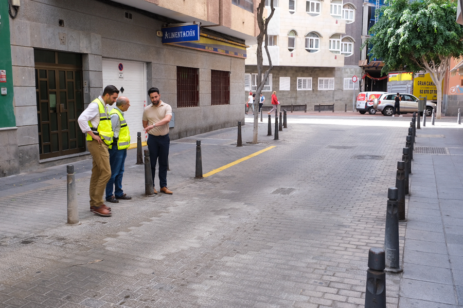 El Ayuntamiento mejora el adoquinado de la calle José Franchy Roca en el Distrito Isleta-Puerto-Guanarteme